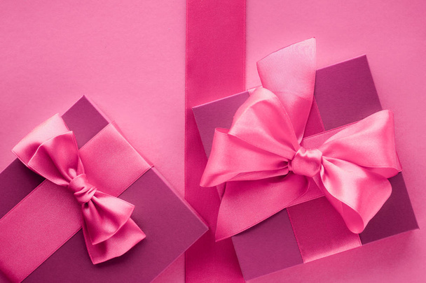 Caixas de presente rosa, estilo feminino flatlay fundo
 - Foto, Imagem