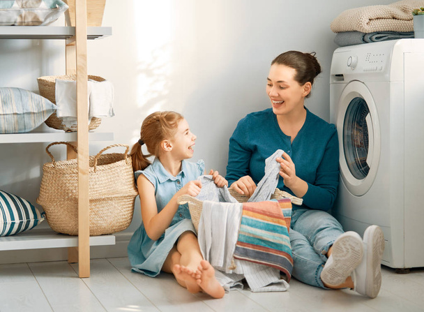 family doing laundry - Fotoğraf, Görsel