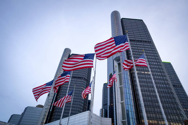 The Renaissance Center (RenCen) skyscrapers surrounded by American Flags in Downtown Detroit, Michigan, USA - Foto, afbeelding