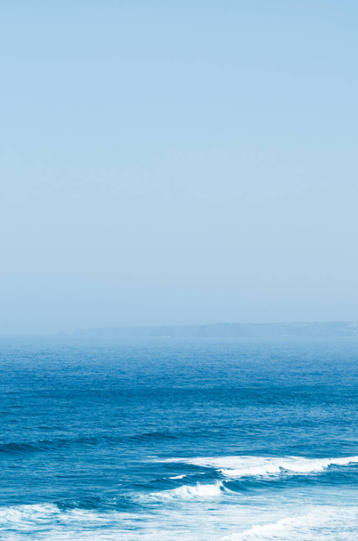 Widok na wybrzeże Oceanu, idealne miejsce na podróż i wakacje - Zdjęcie, obraz