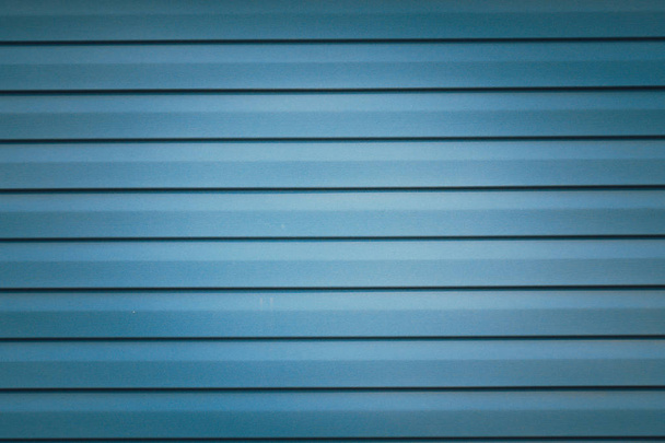 fond avec des rayures métalliques bleues fragment de la façade d'un bâtiment
 - Photo, image
