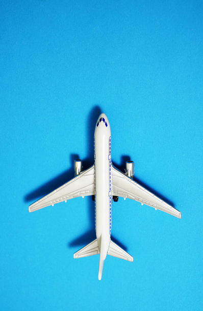 model of plane on  paper background. airplane toy  - Foto, Imagem