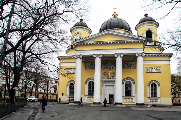 Saint Petersburg, Russia, May 2, 2015 - Spaso-Preobrazhensky Cathedral building in spring - Foto, afbeelding