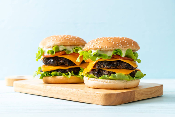 fresh tasty burger  - Valokuva, kuva