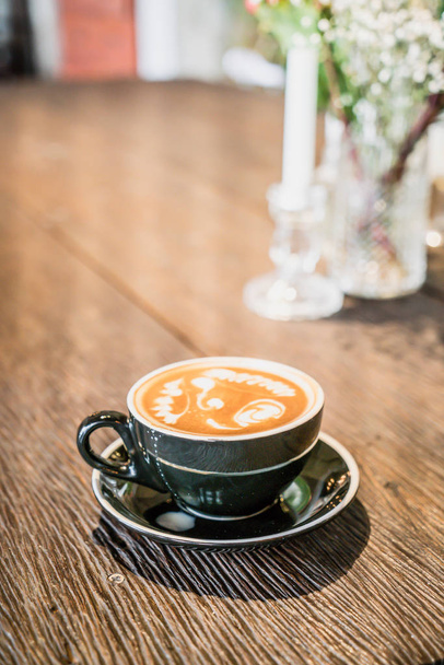 hot latte coffee cup in cafe restaurant - Fotografie, Obrázek