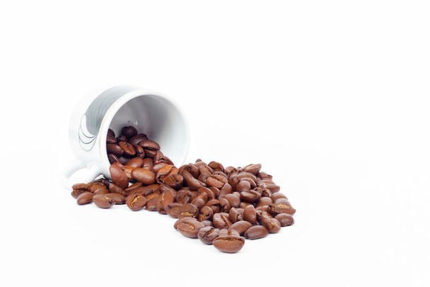 Кава з цукерками на білому тлі
 - Фото, зображення