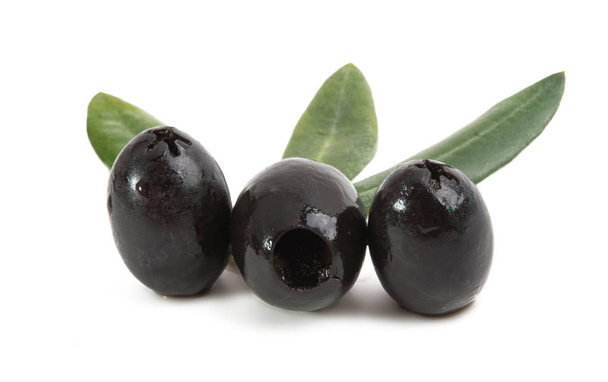 black olives isolated  - Foto, afbeelding