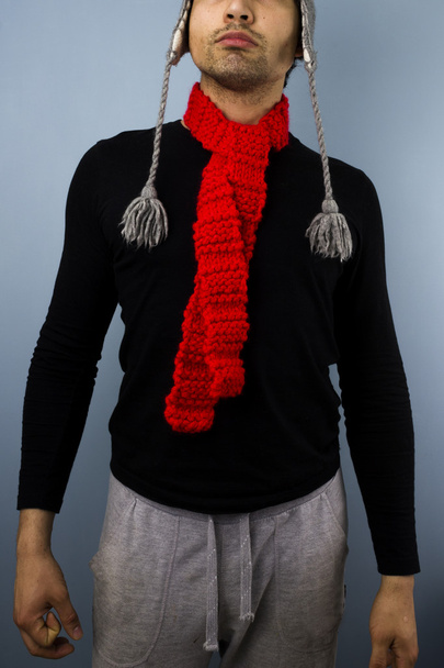 Hipster con bufanda roja
 - Foto, Imagen