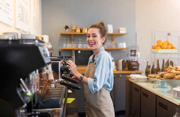 Woman working in coffee shop - 写真・画像