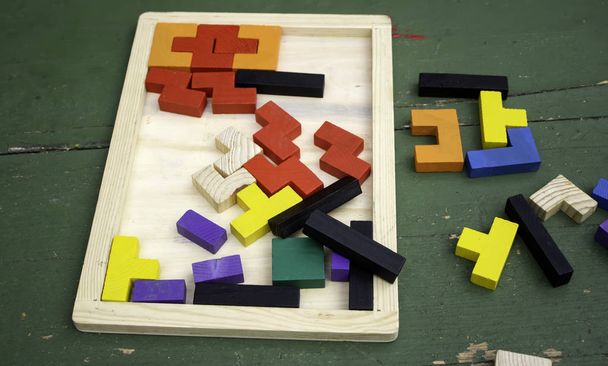 Pezzi puzzle in legno
 - Foto, immagini