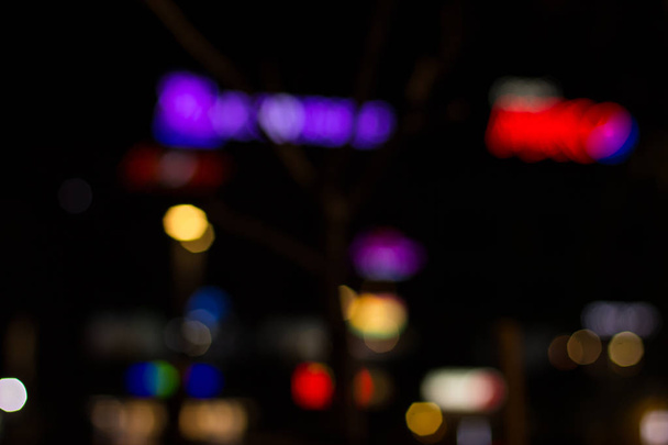 večerní město nezaměřené rozmazané světlo barevný bokeh - Fotografie, Obrázek
