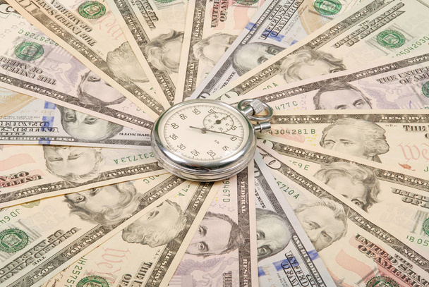 Chronomètre sur mandala kaléidoscope de l'argent
. - Photo, image