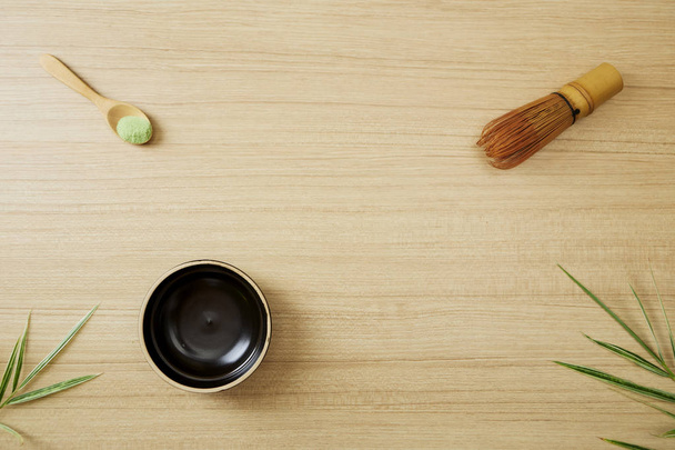 Matcha grüner Tee auf Holz Hintergrund - Foto, Bild