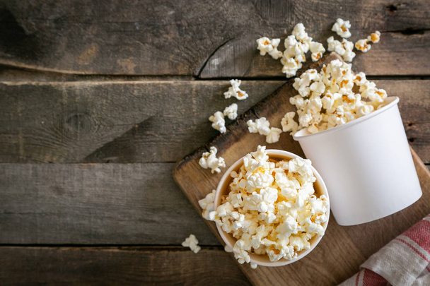 Home made pop corn in white cups on wood background - Foto, Bild