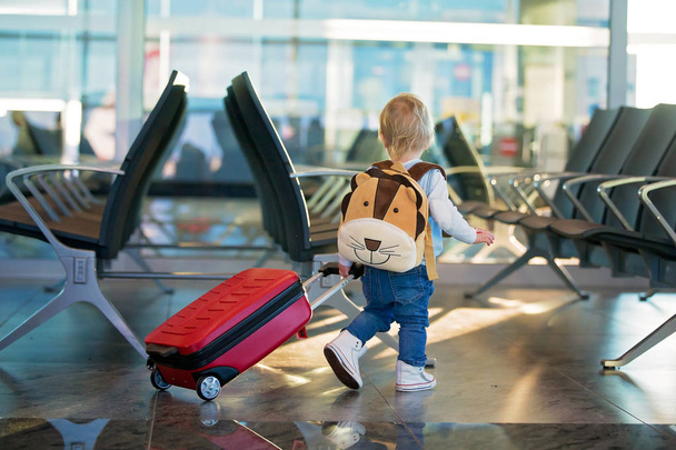 Children, traveling together, waiting at the airport to board th - Photo, Image