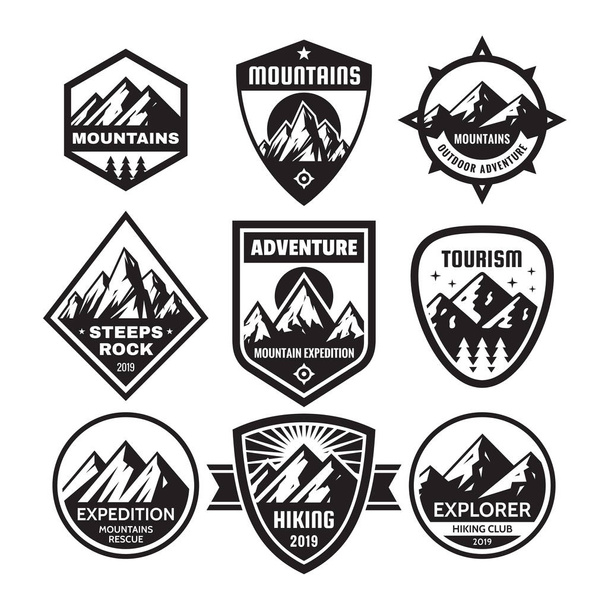 Set van Adventure Outdoor concept badges, zomer camping embleem, bergbeklimmen logo in zwart & witte kleuren. Monochrome stencil postzegels. Creatieve vector illustratie. Grafisch ontwerpelementen.   - Vector, afbeelding