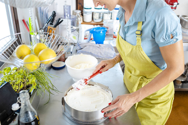 Female chef preparing cake - Photo, Image