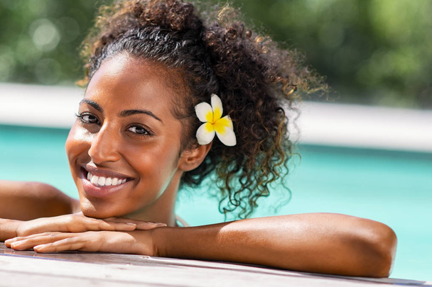 Black beauty woman in swimming pool smiling - Fotó, kép