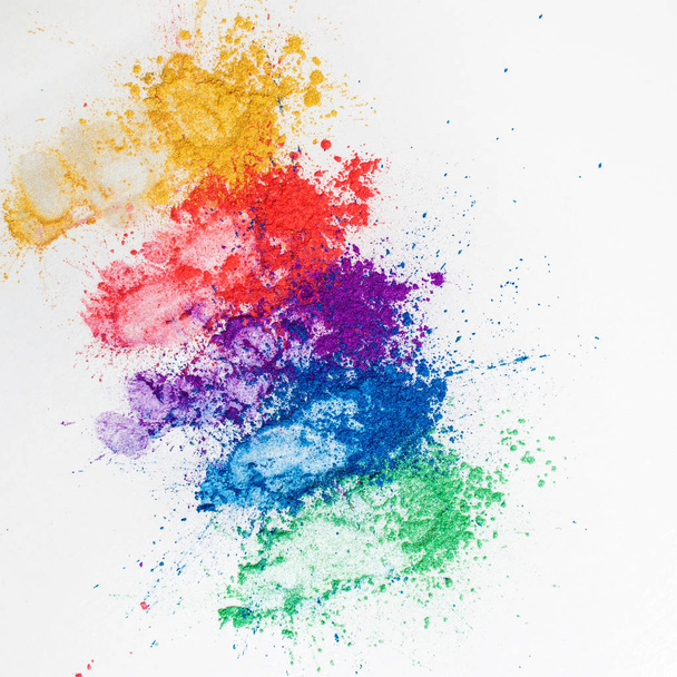 Bright eye shadows in different colors of the rainbow, scattered on a white background. - 写真・画像