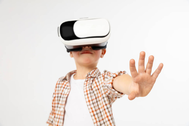 Child with virtual reality headset - Photo, Image