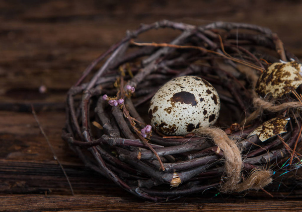 uova di Pasqua su sfondo di legno - Foto, immagini