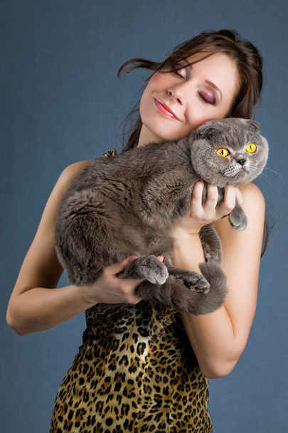 Beautiful brunette smiling woman with grey cat - Фото, зображення