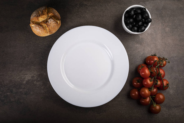 White plate, table setting for a meal. - Foto, immagini