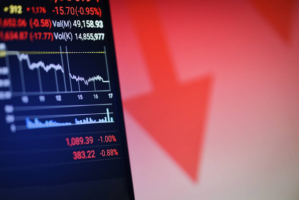 Stock crisis rode prijs drop pijl omlaag grafiek vallen op mobiele SCRE - Foto, afbeelding