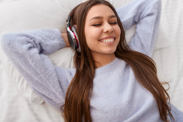 Young woman listening to music with closed eyes - Valokuva, kuva