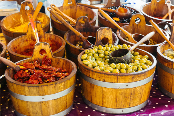 Rozmanitost řeckých jídel na Potabello Market, Londýn - Fotografie, Obrázek