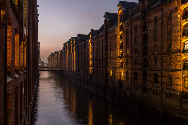 Speicherstadt Hamburg, Německo v noci - Fotografie, Obrázek