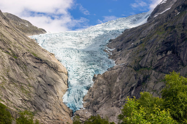 Derretimiento del glaciar Briksdal en Noruega, primer plano
 - Foto, imagen
