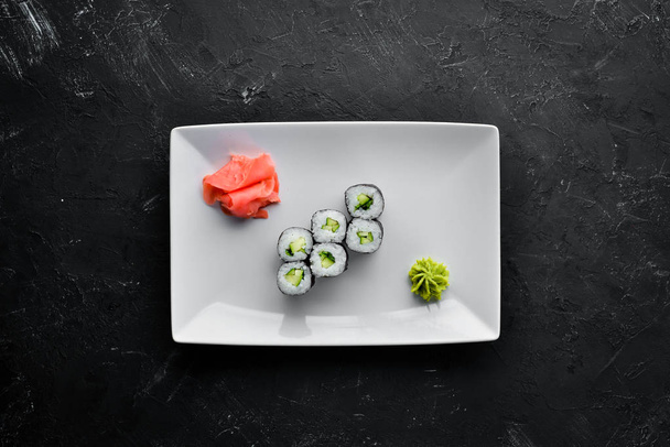 Vegetarian sushi roll with cucumber. Japanese cuisine. Top view. - Zdjęcie, obraz
