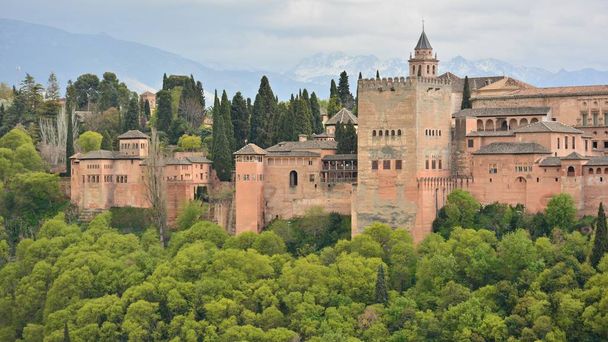 Blick auf die Alhambra von Granada vom Albaicn - Foto, Bild