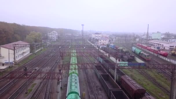 Sopra l'enorme deposito ferroviario
 - Filmati, video