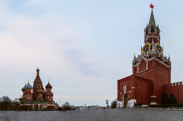 Roter Platz und Basilikum-Kathedrale in Moskau - Foto, Bild