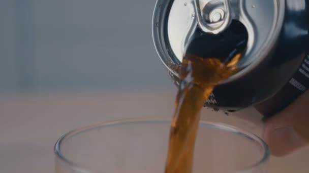 Close-up Soda pouring from can down, releasing bubbles and foaming. - Footage, Video