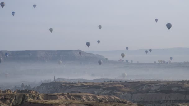 viele schöne Luftballons von Kappadokien Türkei fliegen  - Filmmaterial, Video