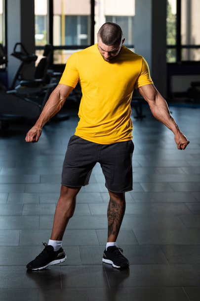 Healthy Man Posing In Yellow T-shirt - Фото, изображение
