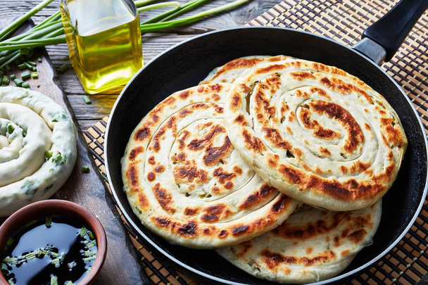 close-up of  hot Chinese green onion Pancakes  - Foto, afbeelding