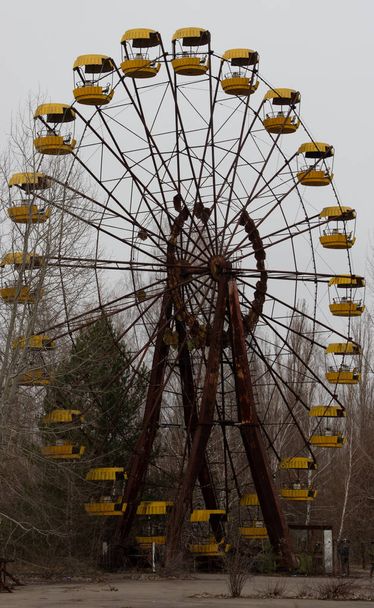 Πόλη φάντασμα Pripyat στο Τσερνομπίλ, τροχός του λούνα παρκ - Φωτογραφία, εικόνα