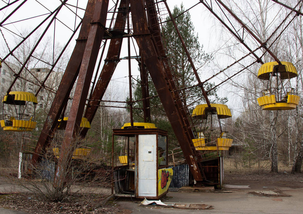Ghost town Pripyat in Chernobyl, Ferris wheel - Fotó, kép
