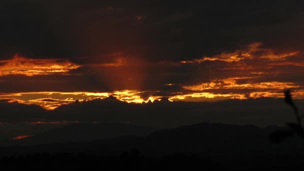 ηλιοβασίλεμα λόφο - Πλάνα, βίντεο