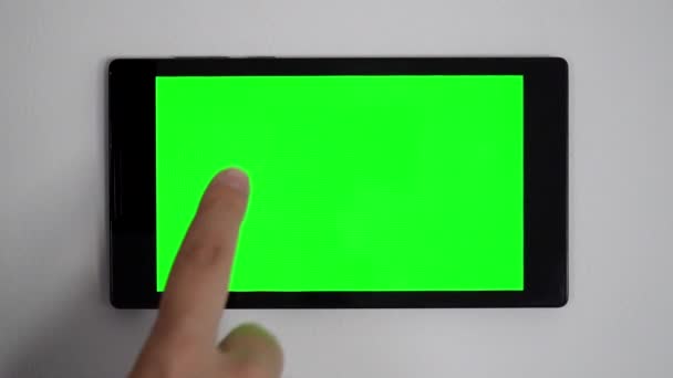 Dispositivo de controle de casa inteligente em uma parede
 - Filmagem, Vídeo