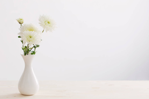 chrysanthemum in white vase  - 写真・画像