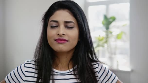 Young indian woman face close-up - Felvétel, videó