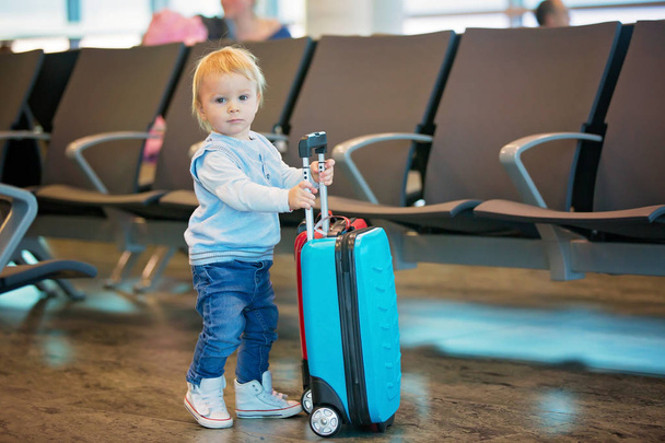 Children, traveling together, waiting at the airport to board th - Valokuva, kuva