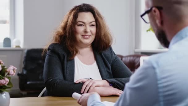 Plus size woman attending job interview - Video