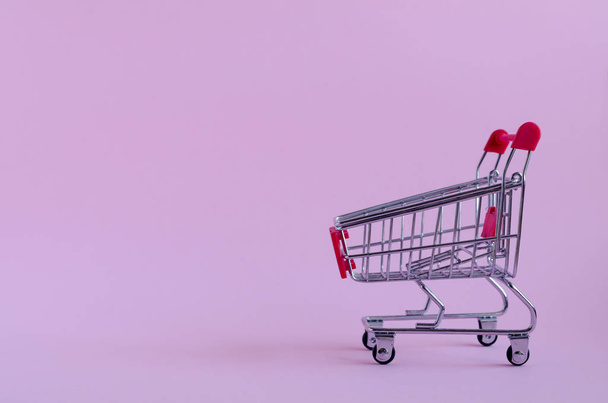 Small empty shopping cart - Valokuva, kuva