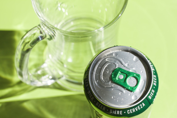 Can of beer with water drop concept - Foto, imagen